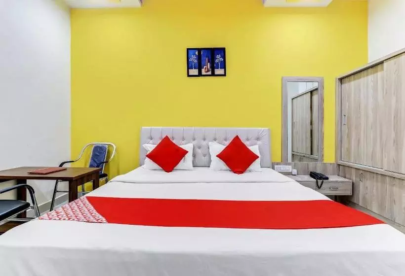 Hotelli Oyo 63139 Kamal  And Lodging