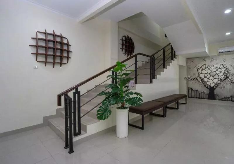 Hotelli Collection O 1626 Alena Residence
