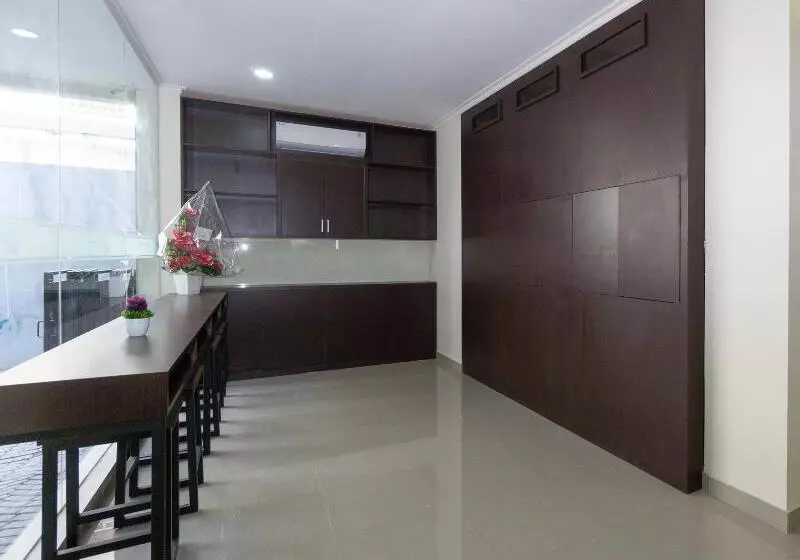 Hotelli Collection O 1626 Alena Residence