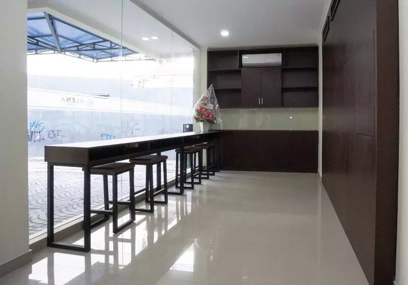 Hotelli Collection O 1626 Alena Residence