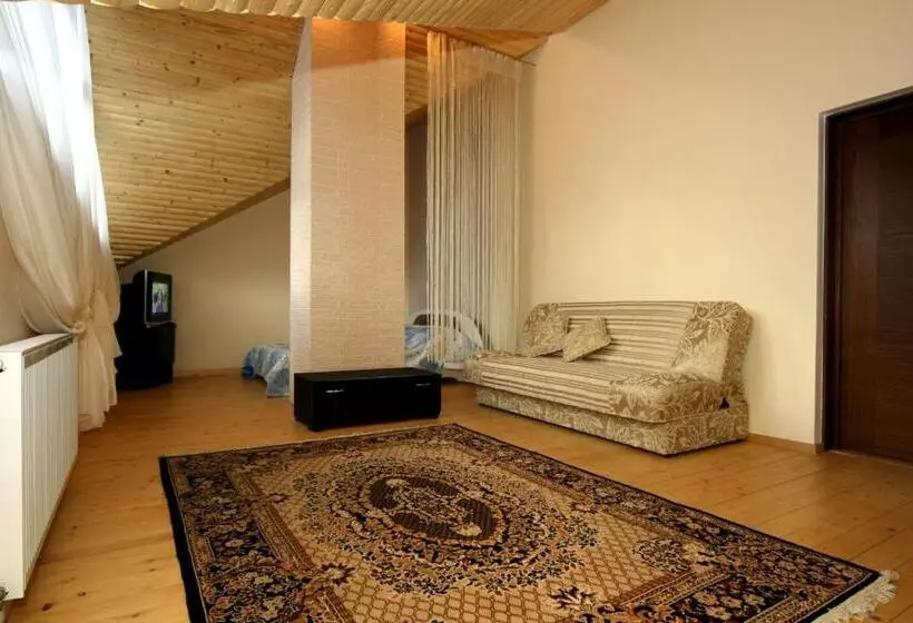 Majatalo гостьовий дім Tauer