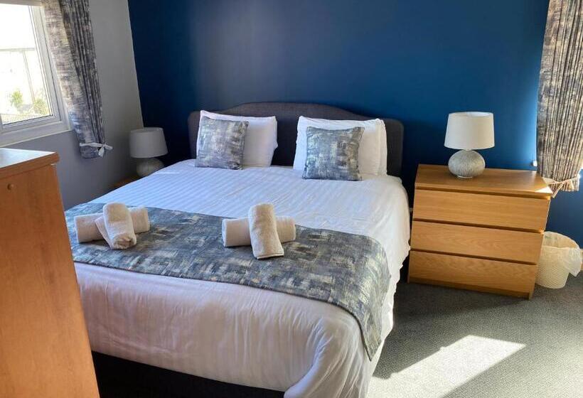 Buile Hill Holiday Flats