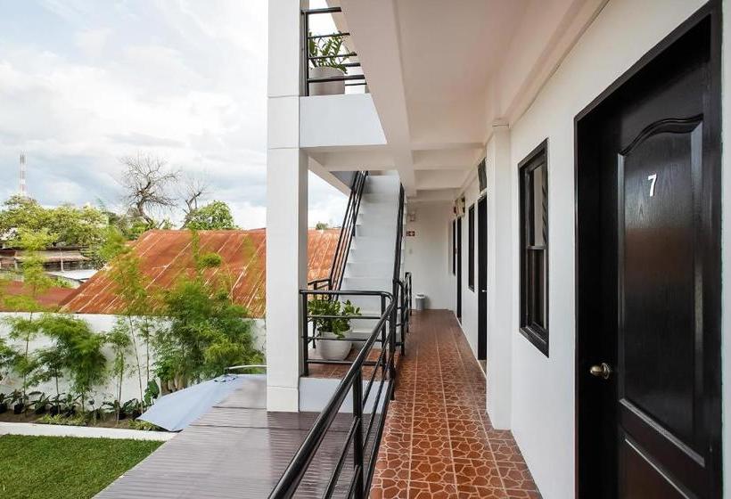 בית מלון כפרי Oyo 458 Kathy S Home Garden Suites