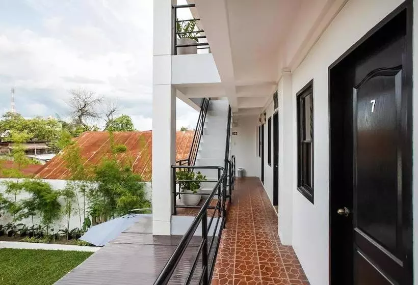 Hotelli Oyo 458 Kathy S Home Garden Suites