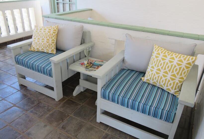 مبيت وإفطار Bare Feet Retreat