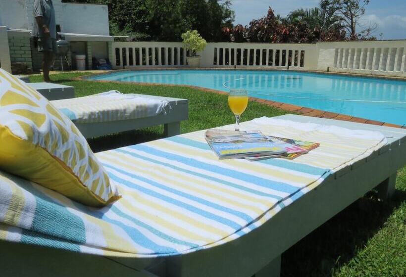 مبيت وإفطار Bare Feet Retreat