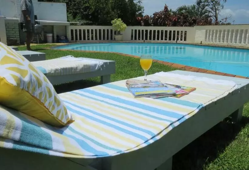 ベッドアンドブレックファースト Bare Feet Retreat