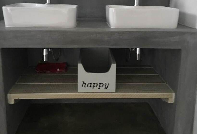 مبيت وإفطار Bare Feet Retreat