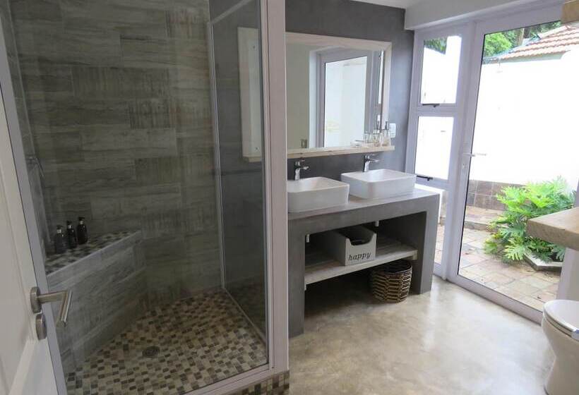 مبيت وإفطار Bare Feet Retreat