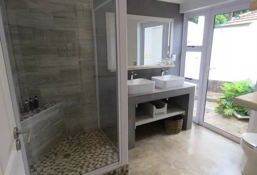 ベッドアンドブレックファースト Bare Feet Retreat