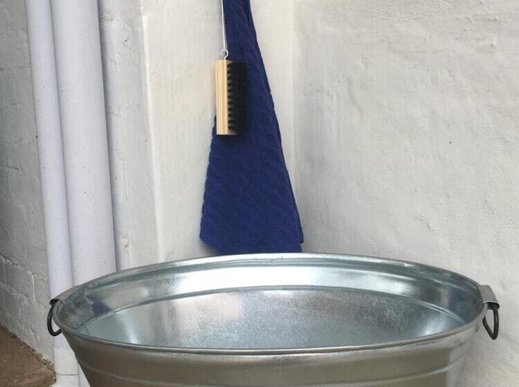 مبيت وإفطار Bare Feet Retreat