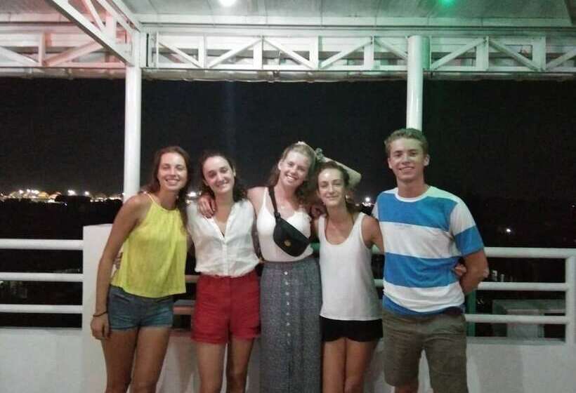 Bed and Breakfast Bee Force Backpackers Inn   Cebu