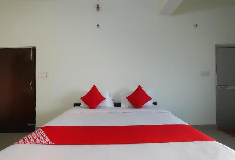 هتل Oyo 48553 Awadh Fort