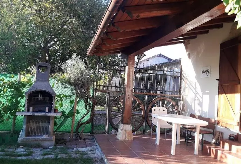 5 Bedrooms House With Enclosed Garden At Munain