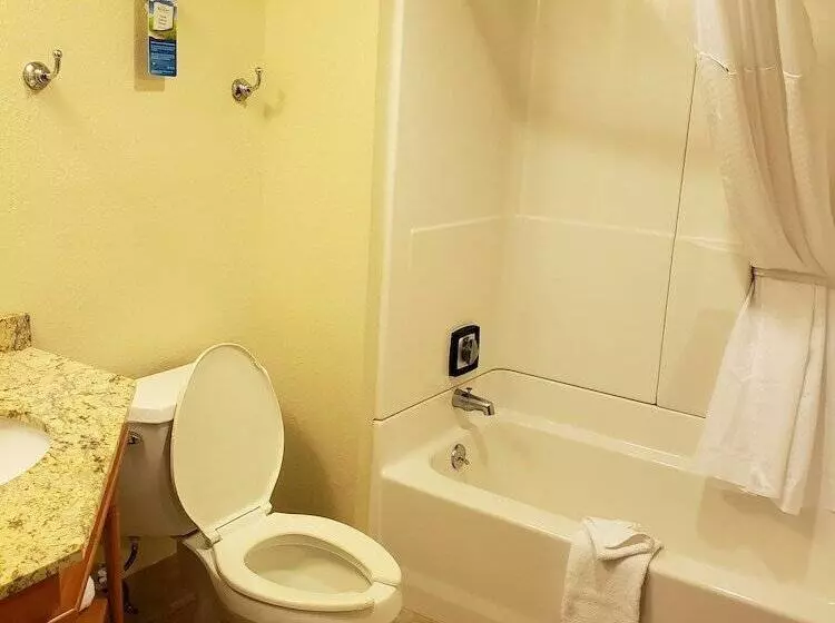 A Victory Hotel & Suites