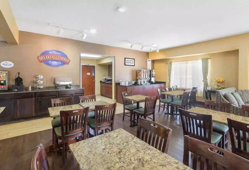 Отель Baymont By Wyndham Orangeburg North