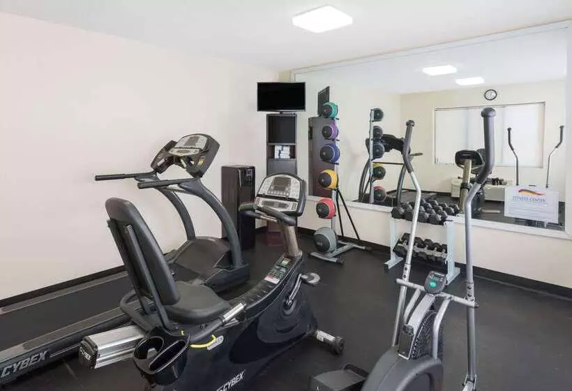 Отель Baymont By Wyndham Orangeburg North