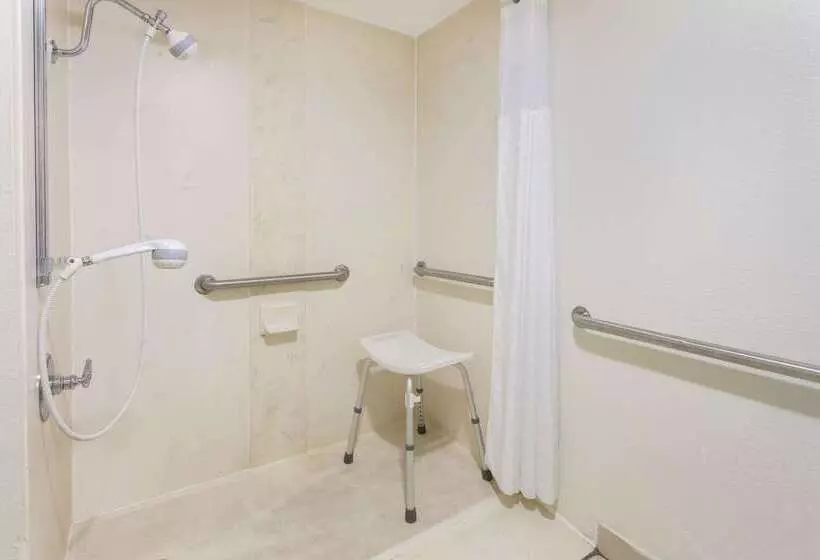 Отель Baymont By Wyndham Orangeburg North