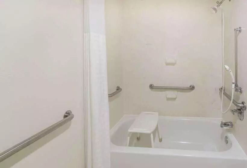 Отель Baymont By Wyndham Orangeburg North