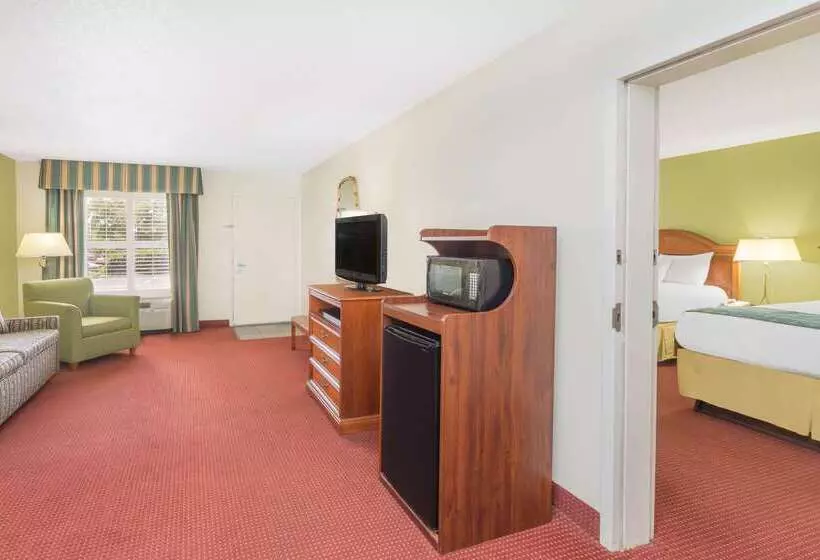 Отель Baymont By Wyndham Orangeburg North