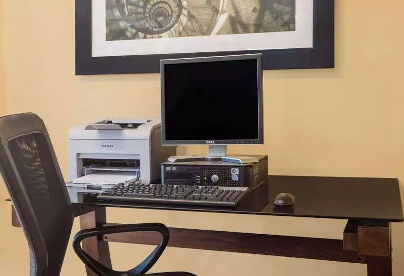 Отель Baymont By Wyndham Orangeburg North