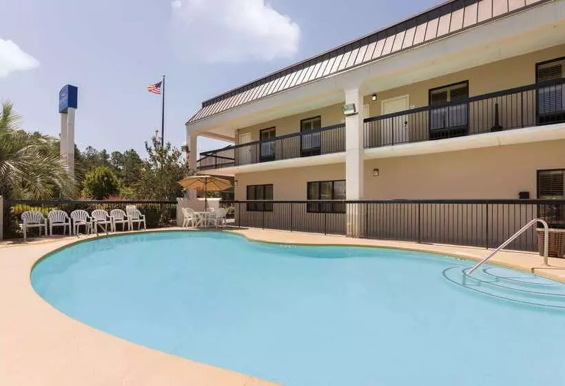 Отель Baymont By Wyndham Orangeburg North