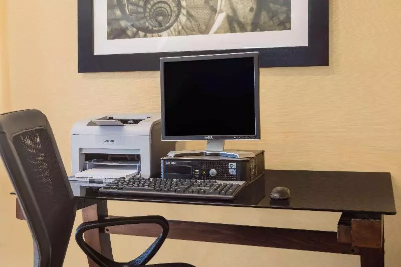 Отель Baymont By Wyndham Orangeburg North