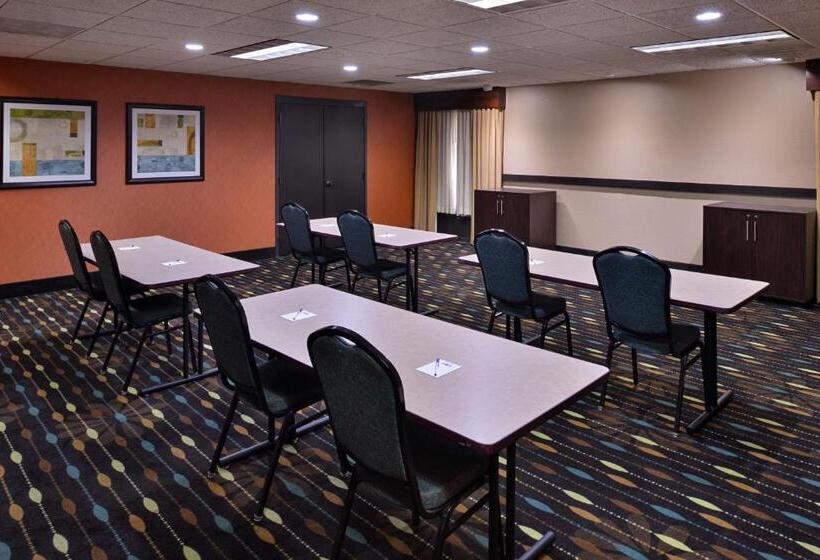 هتل Best Western Plus Wichita West Airport Inn