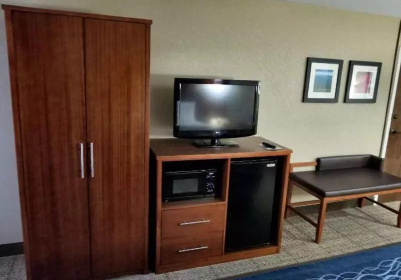 هتل Comfort Inn, Erie   Near Presque Isle