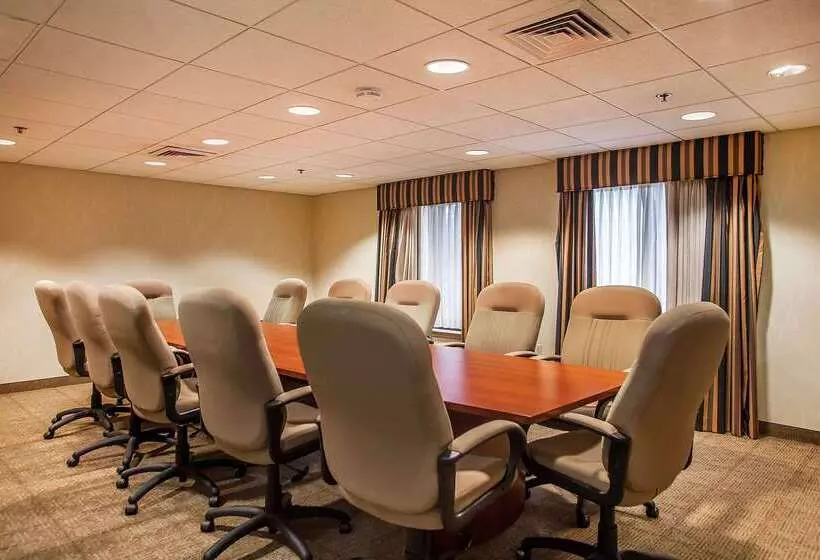 ホテル Comfort Inn & Suites Somerset New Brunswick