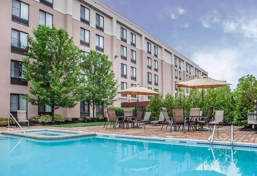 ホテル Comfort Inn & Suites Somerset New Brunswick