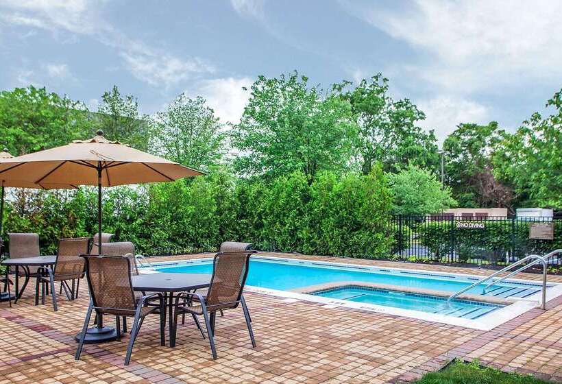 Отель Comfort Inn & Suites Somerset New Brunswick