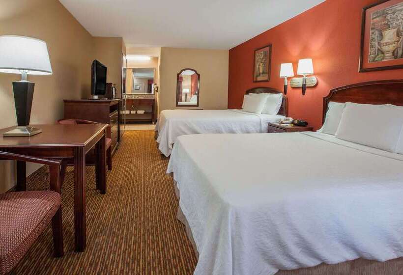 هتل Days Inn & Suites By Wyndham Tyler