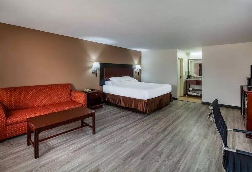 Отель Days Inn & Suites By Wyndham Tyler