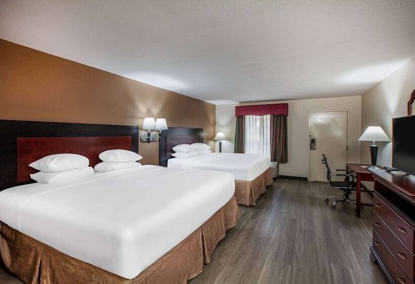 هتل Days Inn & Suites By Wyndham Tyler