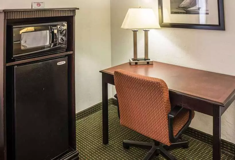 Отель Econo Lodge