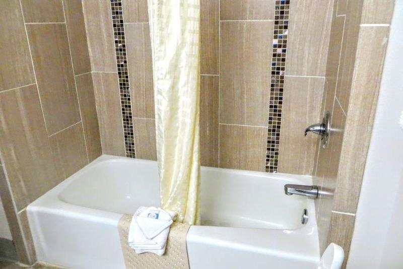 هتل Guest House Inn