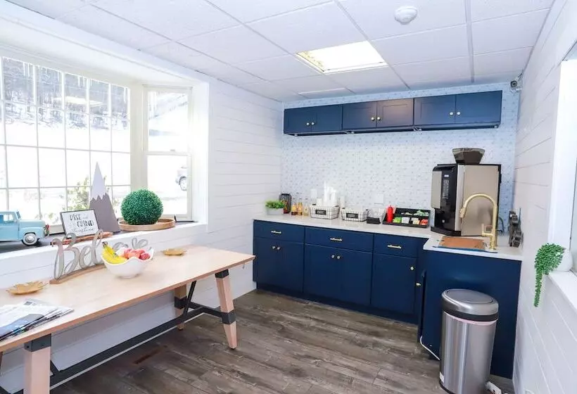 酒店 Gunstock Inn & Suites