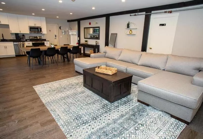 酒店 Gunstock Inn & Suites