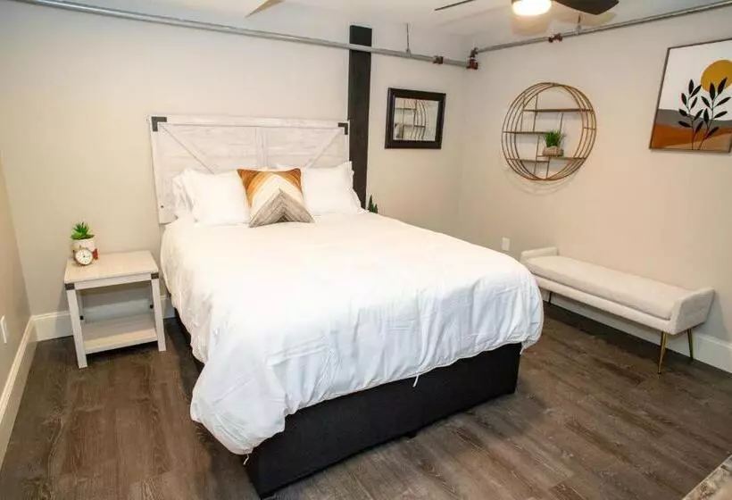 酒店 Gunstock Inn & Suites