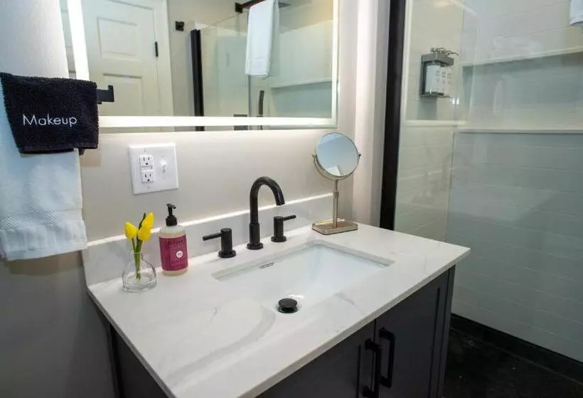 酒店 Gunstock Inn & Suites