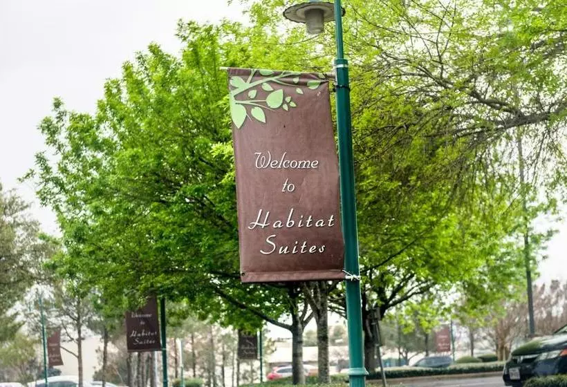 ホテル Habitat Suites