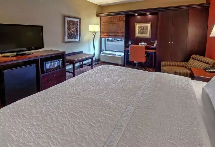 Отель Hampton Inn Ashland