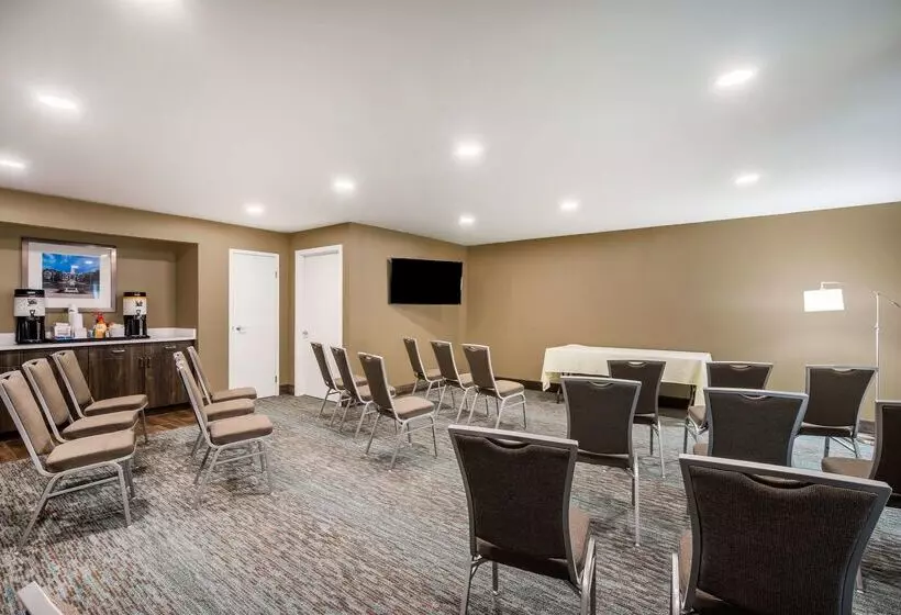 هتل Hampton Inn Dover