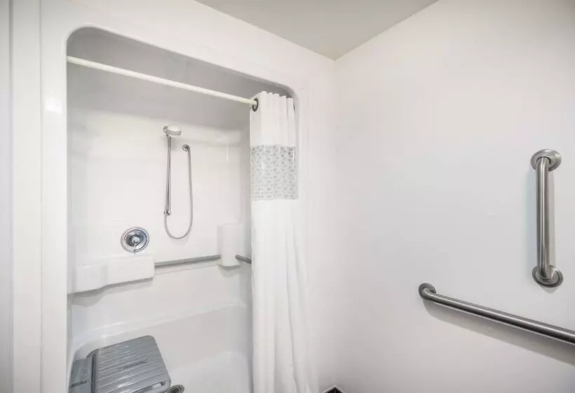 هتل Hampton Inn Dover