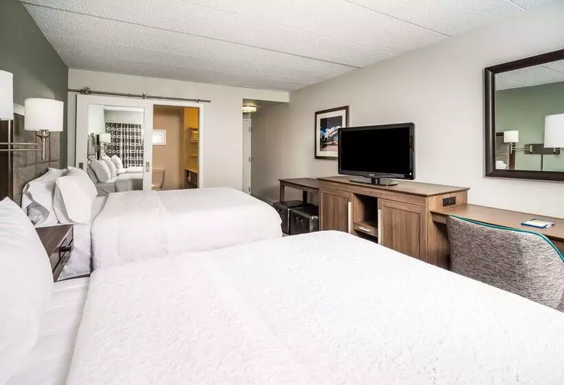 هتل Hampton Inn Dover