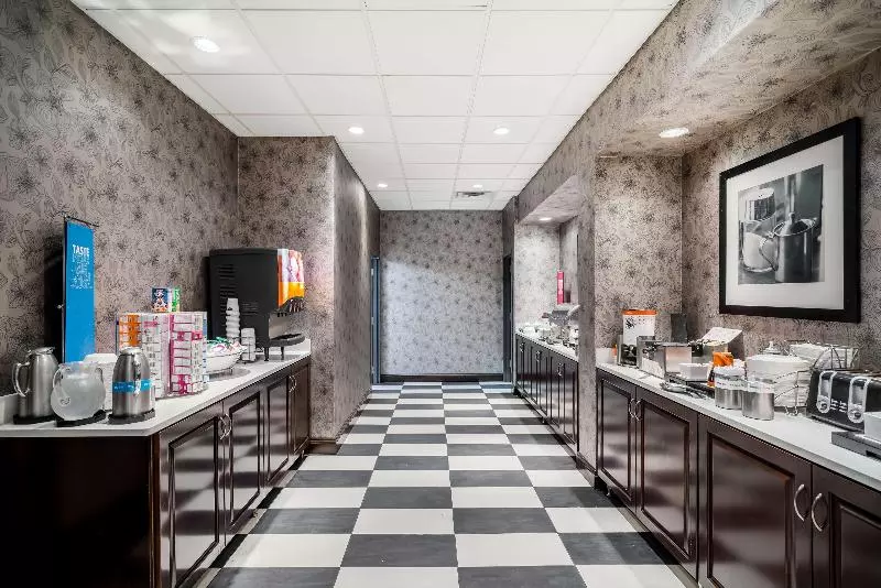 هتل Hampton Inn Dover