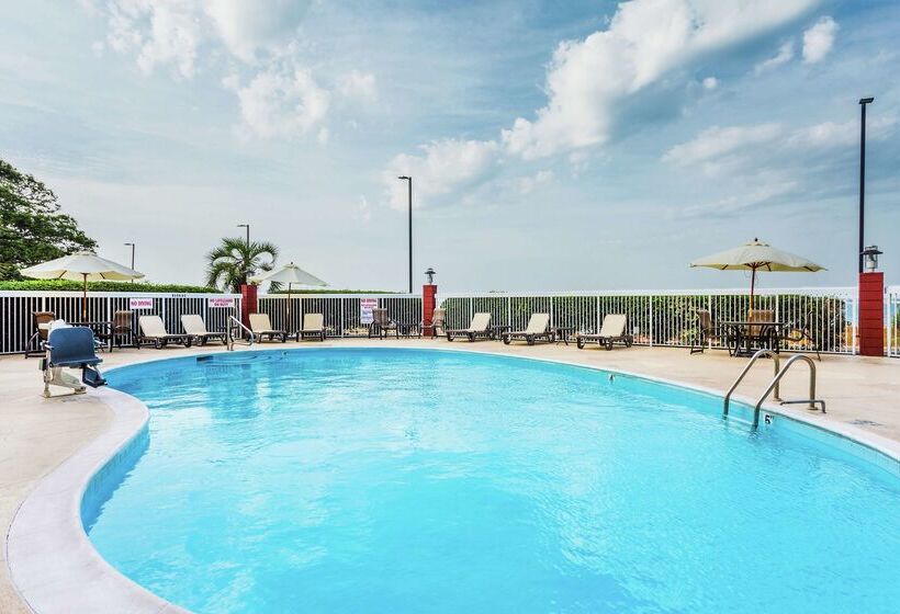 Отель Hampton Inn Morehead City