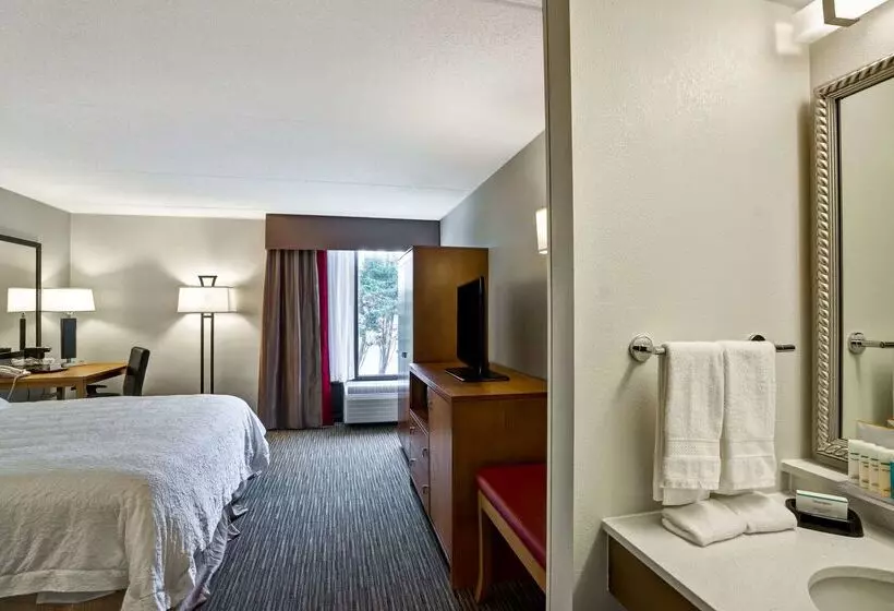Отель Hampton Inn Norfolk Naval Base