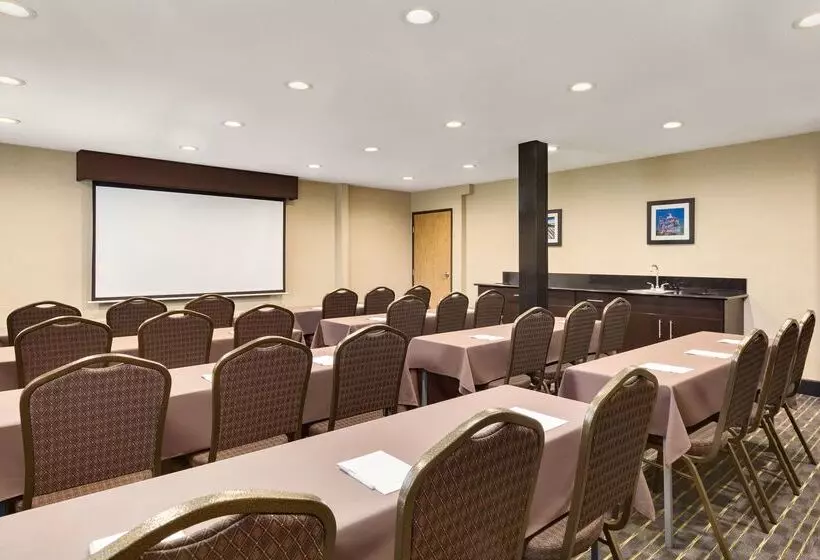 Отель Hampton Inn Clackamas